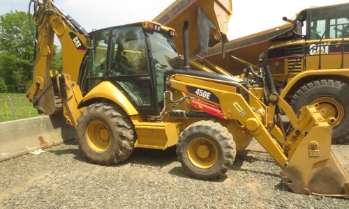 Аренда экскаватора-погрузчика Caterpillar 450E