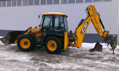 Аренда экскаватора-погрузчика JCB с гидромолотом